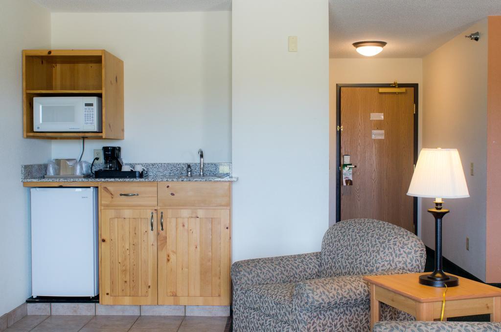 White Oak Inn And Suites Deer River Екстериор снимка
