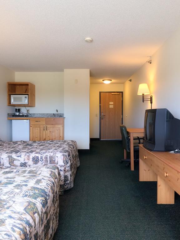 White Oak Inn And Suites Deer River Екстериор снимка