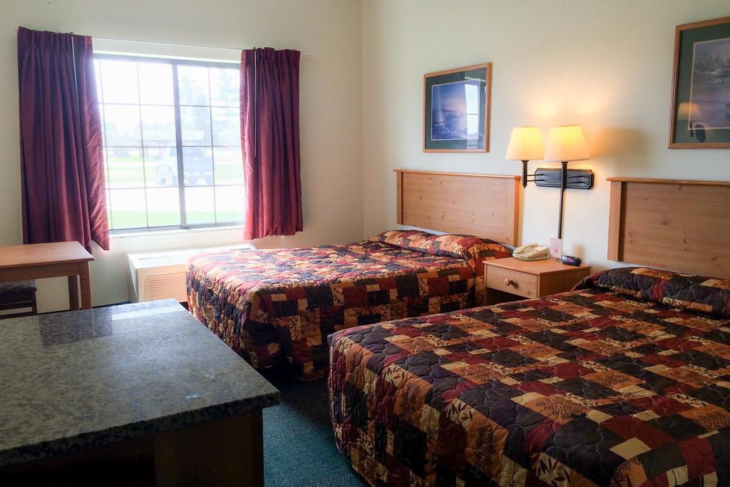 White Oak Inn And Suites Deer River Екстериор снимка