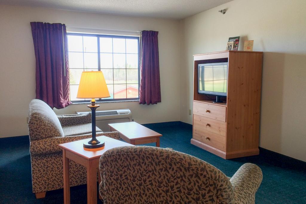 White Oak Inn And Suites Deer River Екстериор снимка
