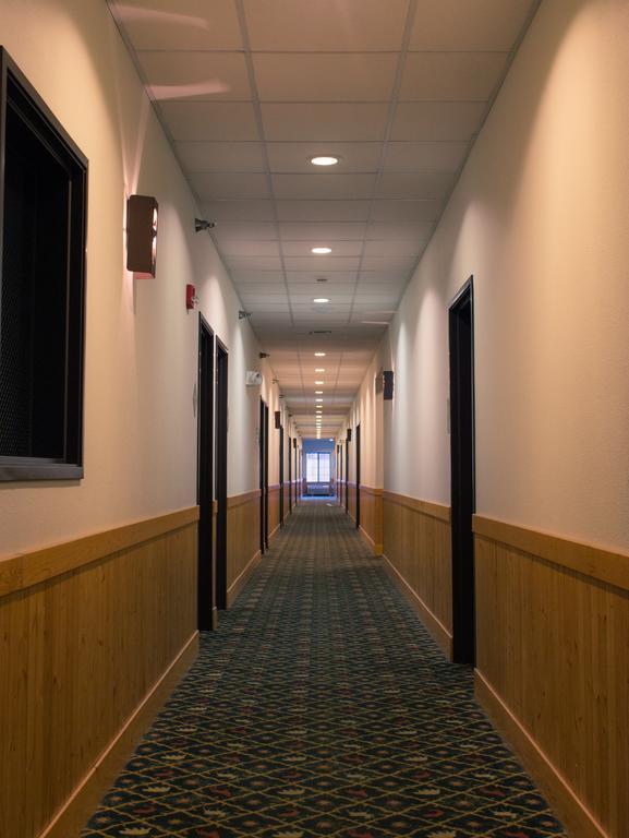 White Oak Inn And Suites Deer River Екстериор снимка