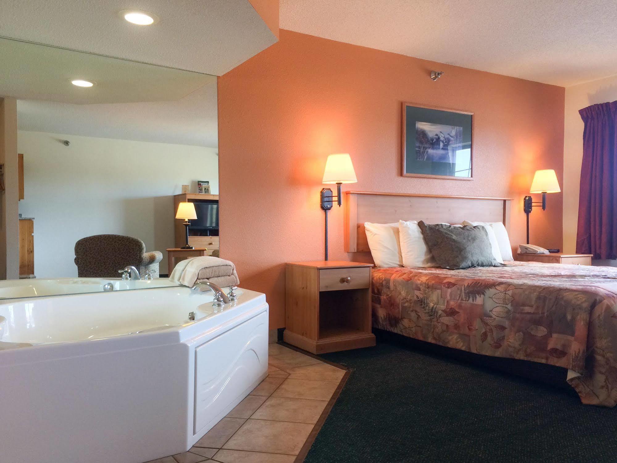 White Oak Inn And Suites Deer River Екстериор снимка