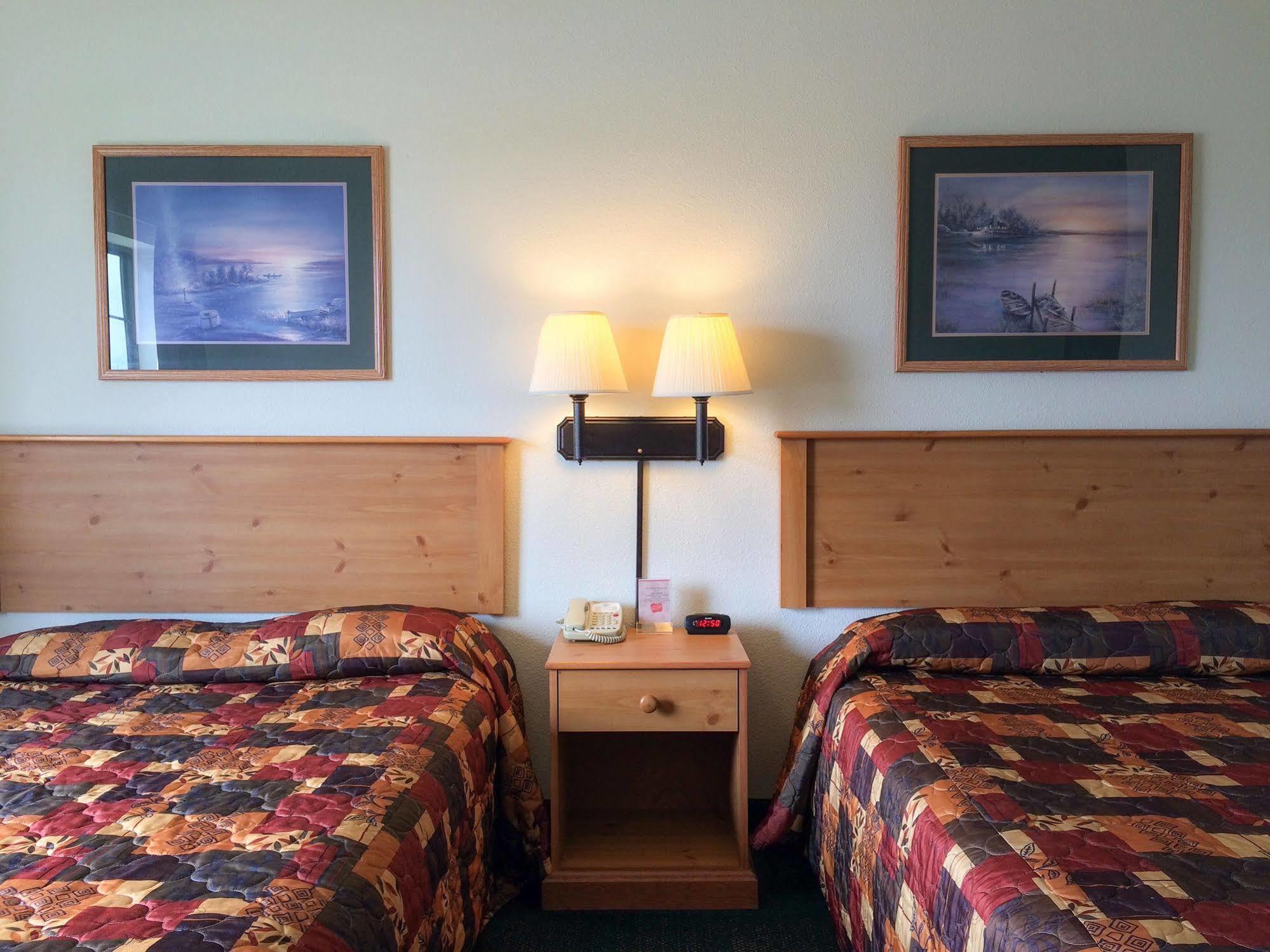 White Oak Inn And Suites Deer River Екстериор снимка