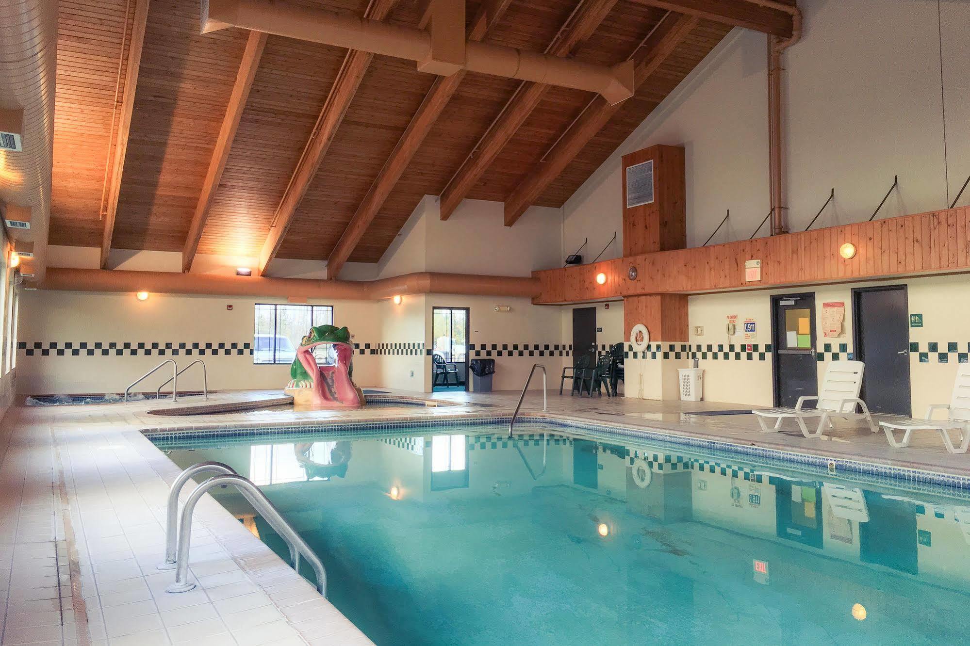 White Oak Inn And Suites Deer River Екстериор снимка