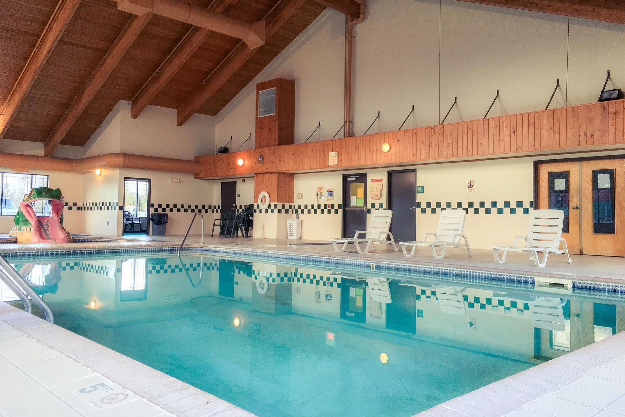White Oak Inn And Suites Deer River Екстериор снимка
