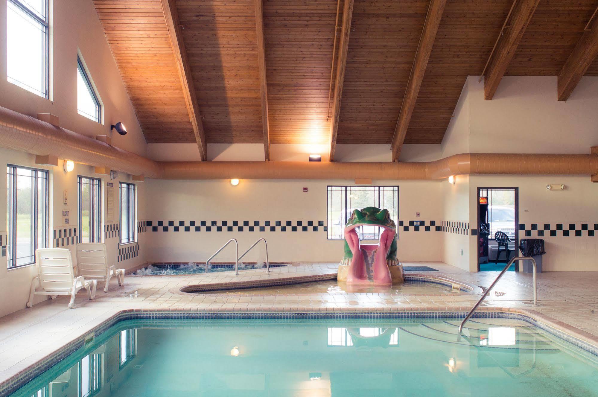 White Oak Inn And Suites Deer River Екстериор снимка
